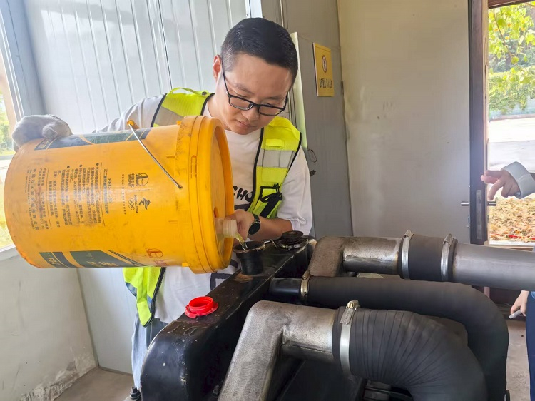 8.4+dC+C꠸Ч(yng)l(f)늙Cߜعɹ⑪(yng)ДL(fng)U .jpg